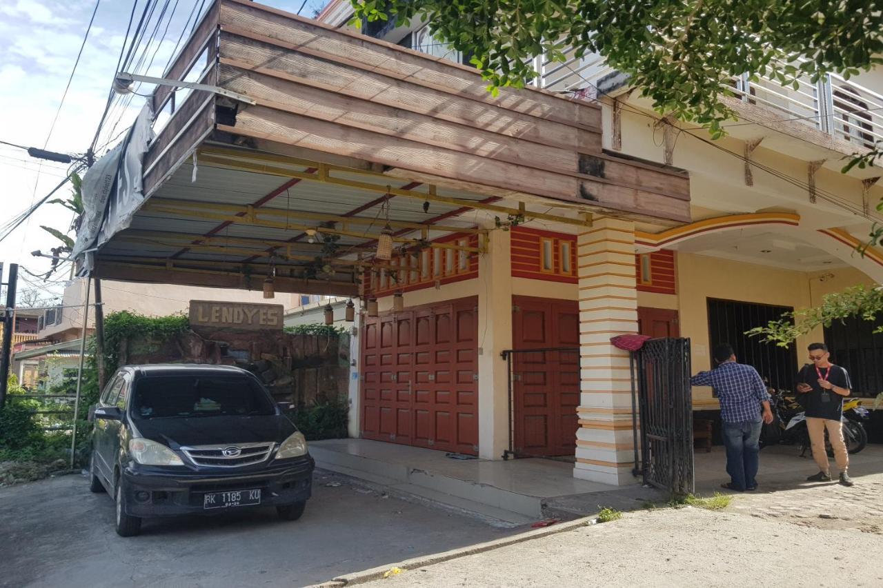 Oyo 91647 Sanina Residence بيماتانغسياتار المظهر الخارجي الصورة