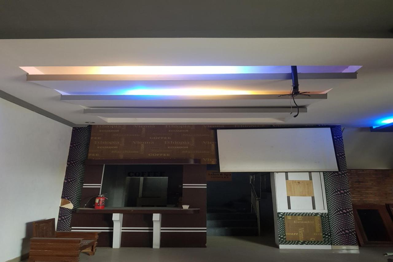 Oyo 91647 Sanina Residence بيماتانغسياتار المظهر الخارجي الصورة